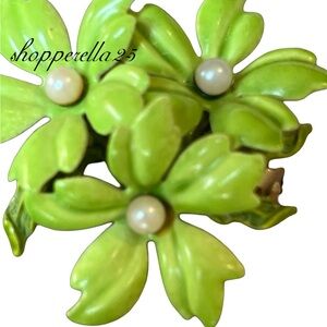 Elegant Green Floral Brooch- Green Flowers with pearl pin - Vintage Brooch